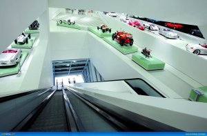 德国汽车文化自驾游 下飞机可直接取车