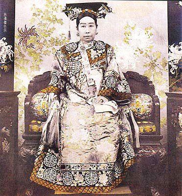 慈禧首坐汽车趣闻：跑这么快要吃多少草