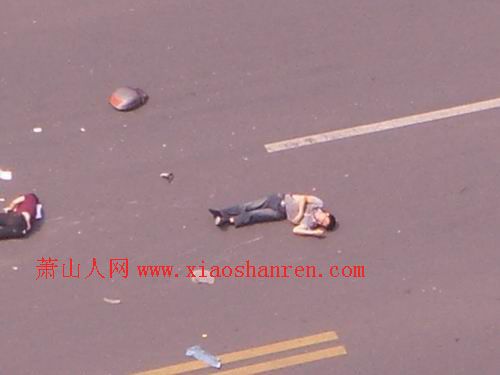 杭州一家三口骑电瓶车被宝马车撞飞(图)