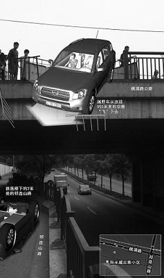 越野车深夜飞落桥下 司机当场死亡(图)