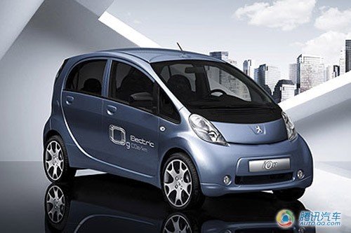 图6：标致还展出了3008 Hybrid4概念车，它采用PSA集团研发的柴油四驱油电混合系统。