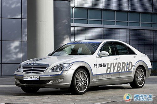 图2：在奔驰发售能与雷克萨斯LS450h抗衡的混合动力豪华车S400 BlueHybrid之后，奔驰再度首发S500 Plug-in Hybrid插电式混合动力概念车。