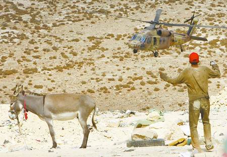 父亲6年前死于“哥伦比亚”号航天飞机爆炸儿子驾F-16训练遇难——以宇航员父子遭“坠机魔咒”