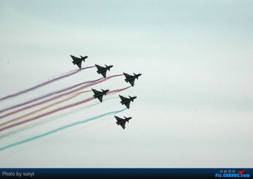 八一飞行队新涂装歼10将参加珠海航展(组图)