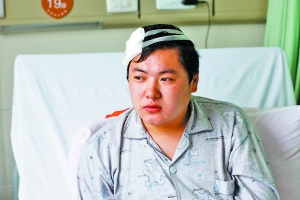 醉酒男子无证驾车拖行协警200余米