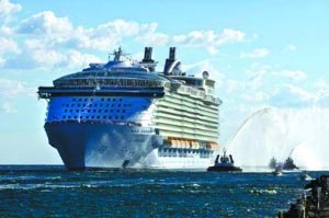 11日，“海洋魅力”号将驶入劳德代尔堡的大沼泽地港。