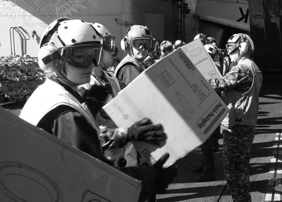 美国游轮失火数千游客被困