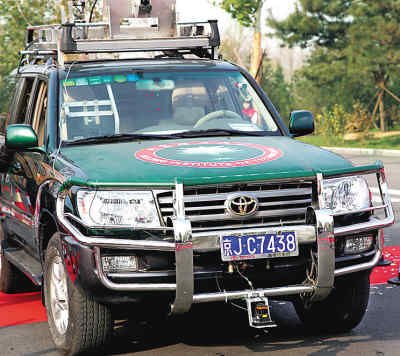 没有司机汽车自己动 智能汽车开出校园