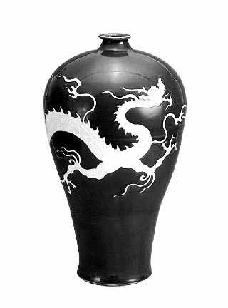 扬州霁蓝釉白龙纹梅瓶