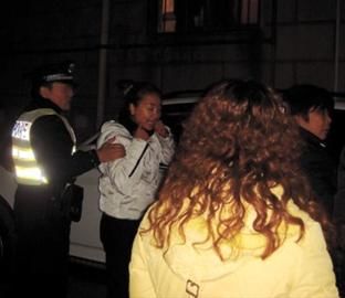 宝马女动口又动手。