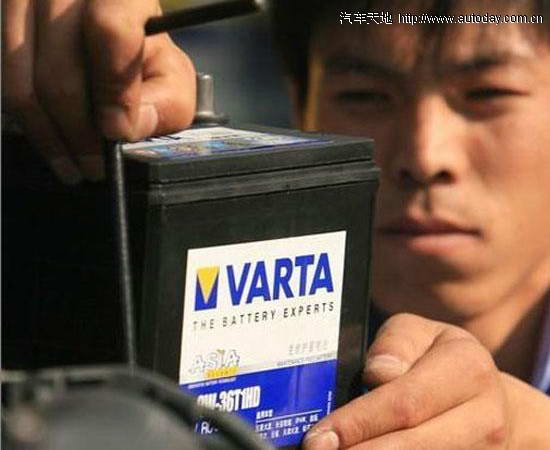 拆除汽车蓄电池连接线时需要注意的事项!