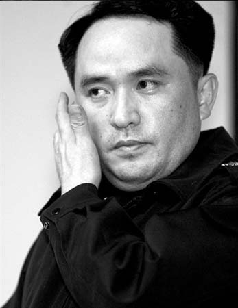“天安”号舰长崔元日。　图/人民图片