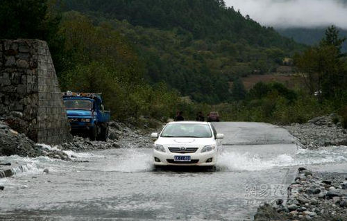 暴雨渍水近期还将持续 交警提醒驾车七项注意