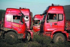 京藏高速局部仍拥堵 部分司机称遭趁火打劫