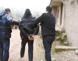 窃贼撬车盗140万元被吓呆 分赃相约永不联系