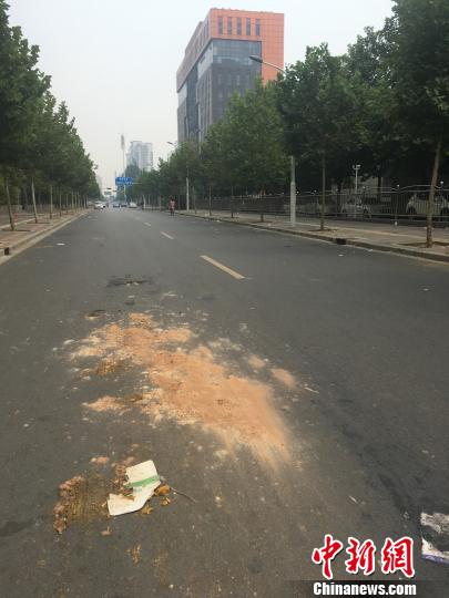 图为当日现场街道。　李洋摄