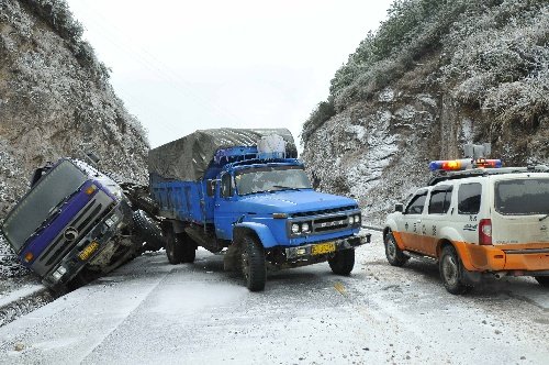 组图:贵州凯里部分公路出现凝冻